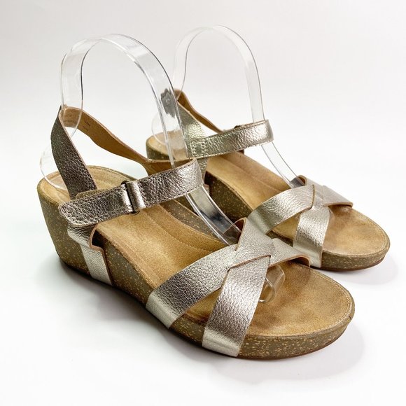 clarks shoes with compass in heel